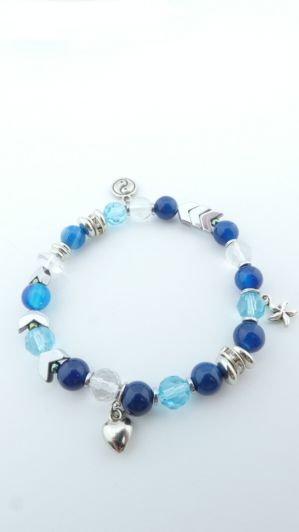 Armband met blauw gekleurde Agaat, bergkristal, oosters glas en hematiet