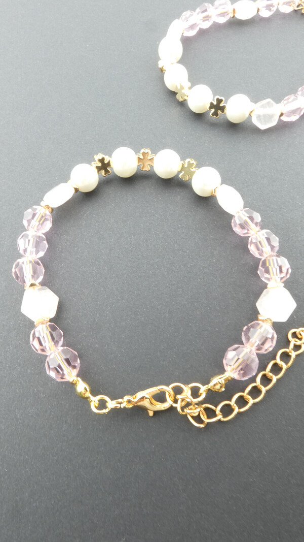 Armband met rozenkwarts edelstenen, synthetische parels en oosters glas