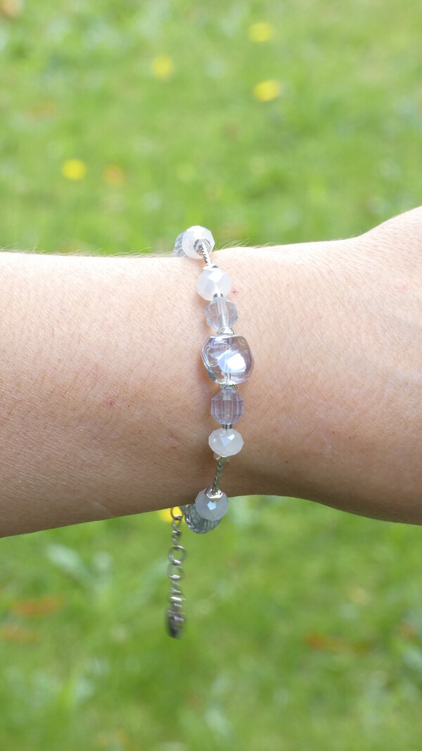 Armband met blauwe topaas edelstenen en Oosters glas