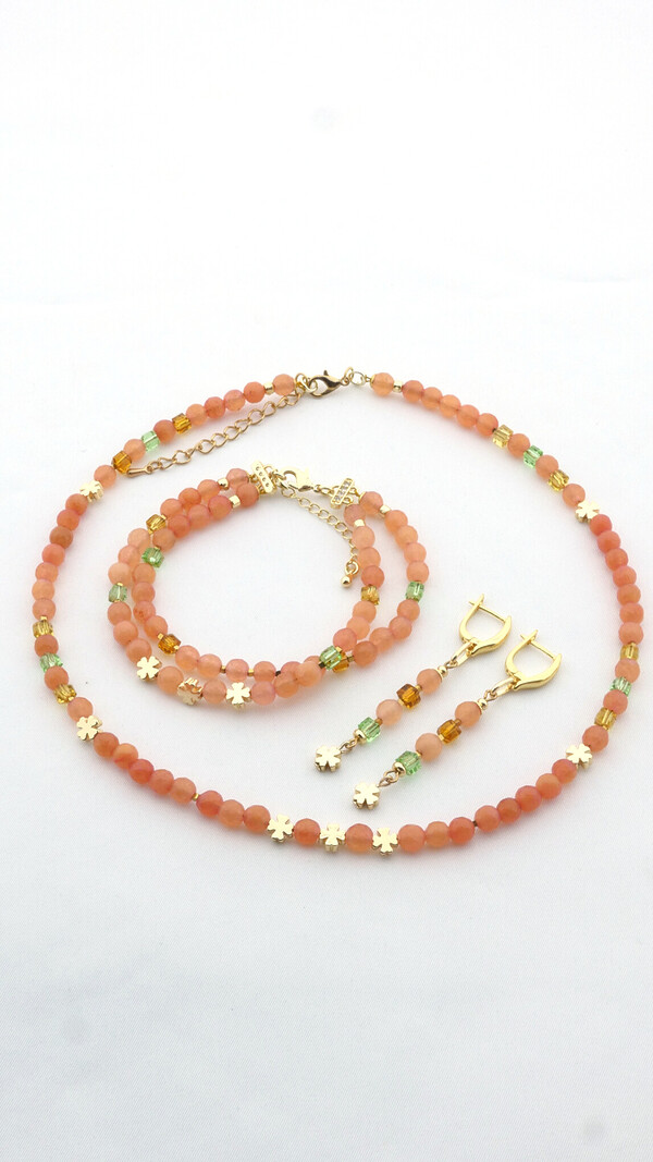 Oorbellen met oranje chalcedoon en oosters glas